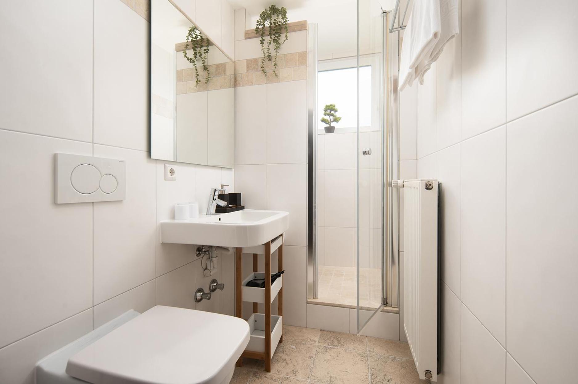 Hotel Vier Jahreszeiten Therme & Kliniken Bad Krozingen Naehe Freiburg & Schwarzwald Ideal Fuer Wellness Kur & Business Ausfluege 24H Check In- Wlan & Parken Gratis Buitenkant foto