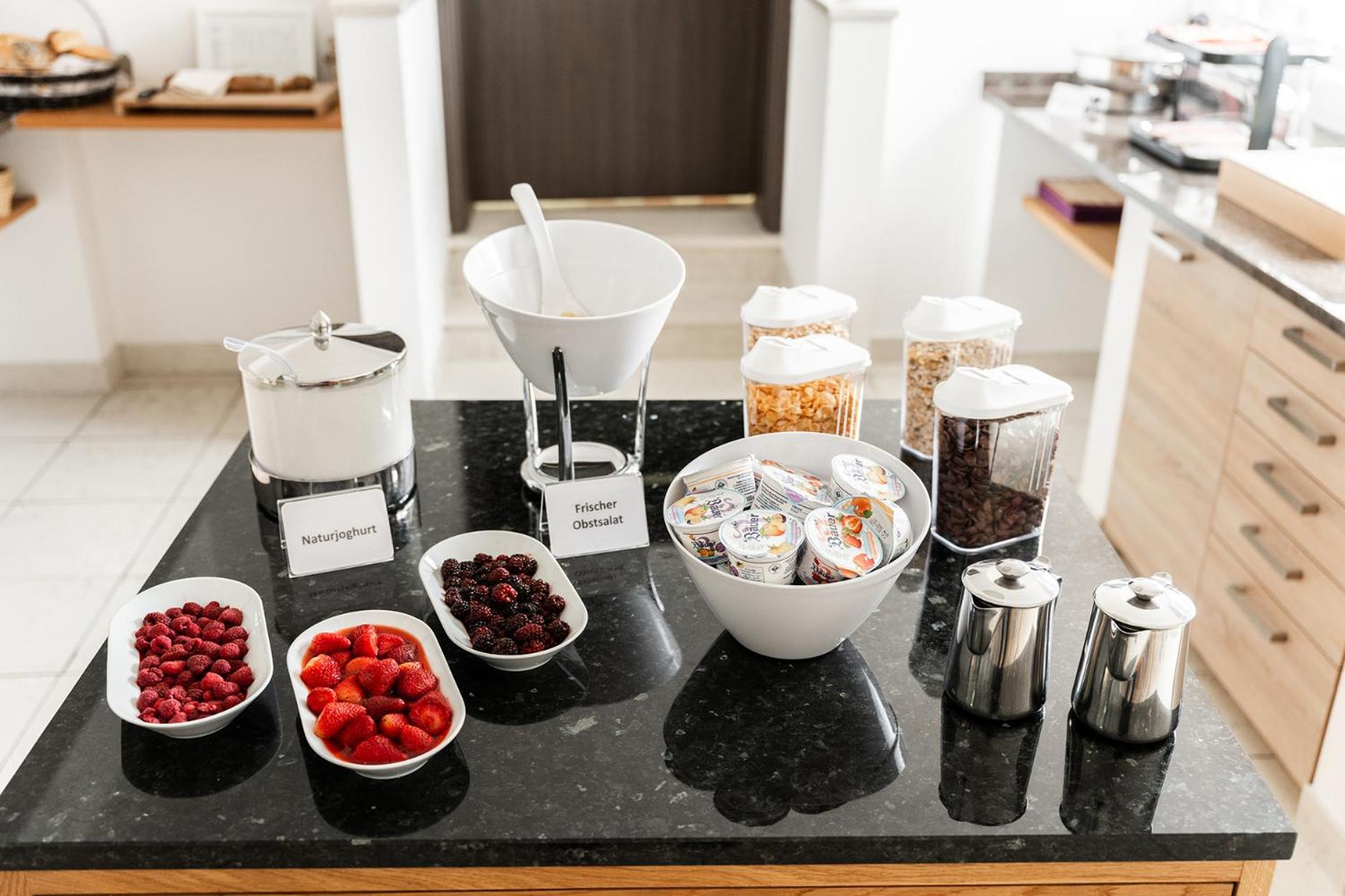 Hotel Vier Jahreszeiten Therme & Kliniken Bad Krozingen Naehe Freiburg & Schwarzwald Ideal Fuer Wellness Kur & Business Ausfluege 24H Check In- Wlan & Parken Gratis Buitenkant foto