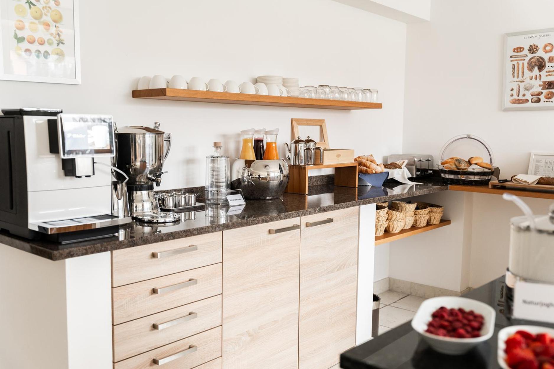 Hotel Vier Jahreszeiten Therme & Kliniken Bad Krozingen Naehe Freiburg & Schwarzwald Ideal Fuer Wellness Kur & Business Ausfluege 24H Check In- Wlan & Parken Gratis Buitenkant foto