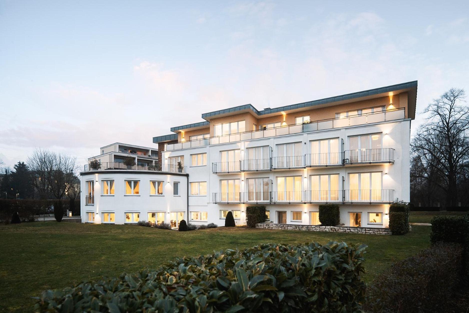 Hotel Vier Jahreszeiten Therme & Kliniken Bad Krozingen Naehe Freiburg & Schwarzwald Ideal Fuer Wellness Kur & Business Ausfluege 24H Check In- Wlan & Parken Gratis Buitenkant foto
