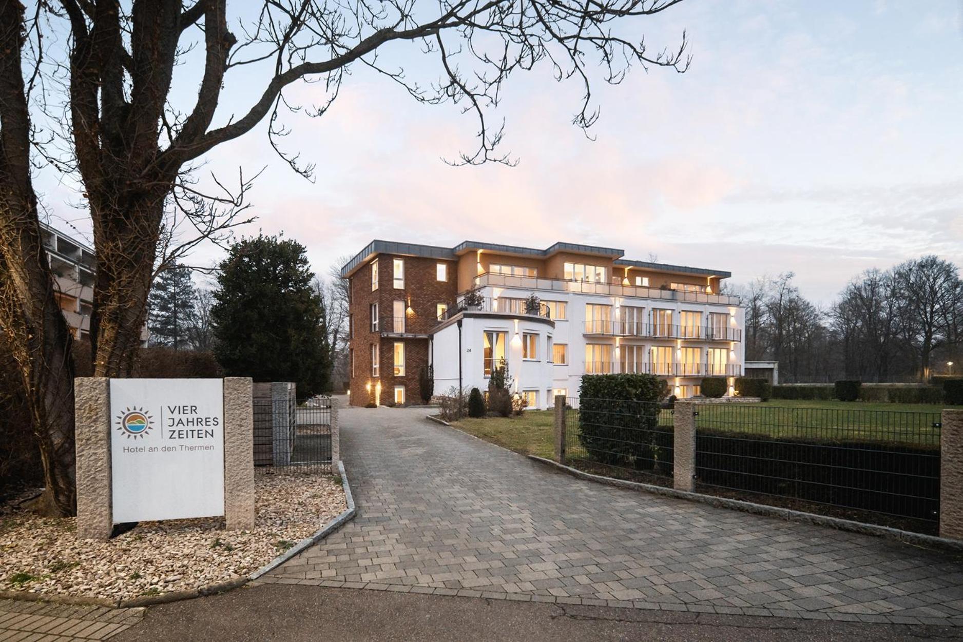 Hotel Vier Jahreszeiten Therme & Kliniken Bad Krozingen Naehe Freiburg & Schwarzwald Ideal Fuer Wellness Kur & Business Ausfluege 24H Check In- Wlan & Parken Gratis Buitenkant foto