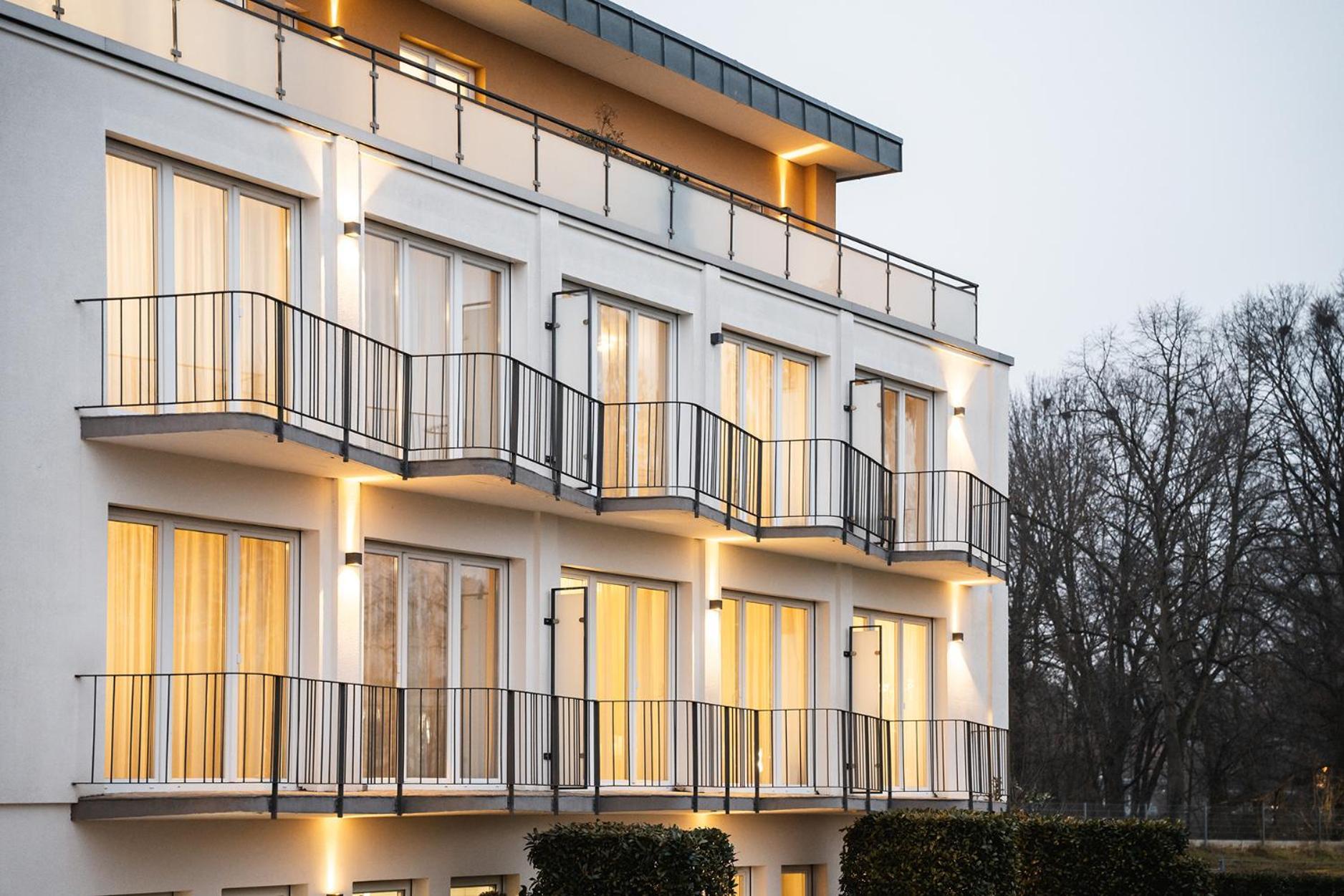 Hotel Vier Jahreszeiten Therme & Kliniken Bad Krozingen Naehe Freiburg & Schwarzwald Ideal Fuer Wellness Kur & Business Ausfluege 24H Check In- Wlan & Parken Gratis Buitenkant foto