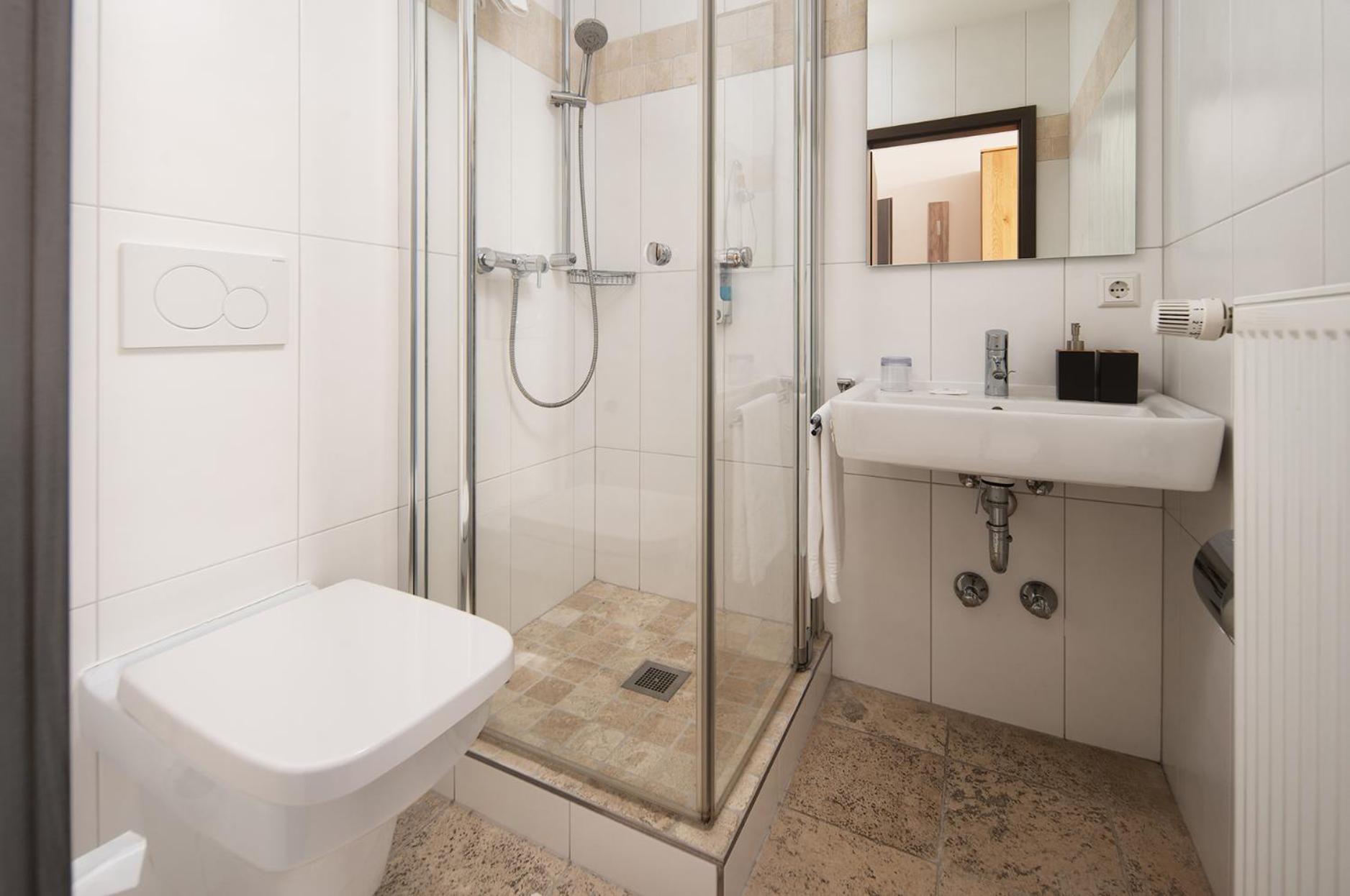 Hotel Vier Jahreszeiten Therme & Kliniken Bad Krozingen Naehe Freiburg & Schwarzwald Ideal Fuer Wellness Kur & Business Ausfluege 24H Check In- Wlan & Parken Gratis Buitenkant foto