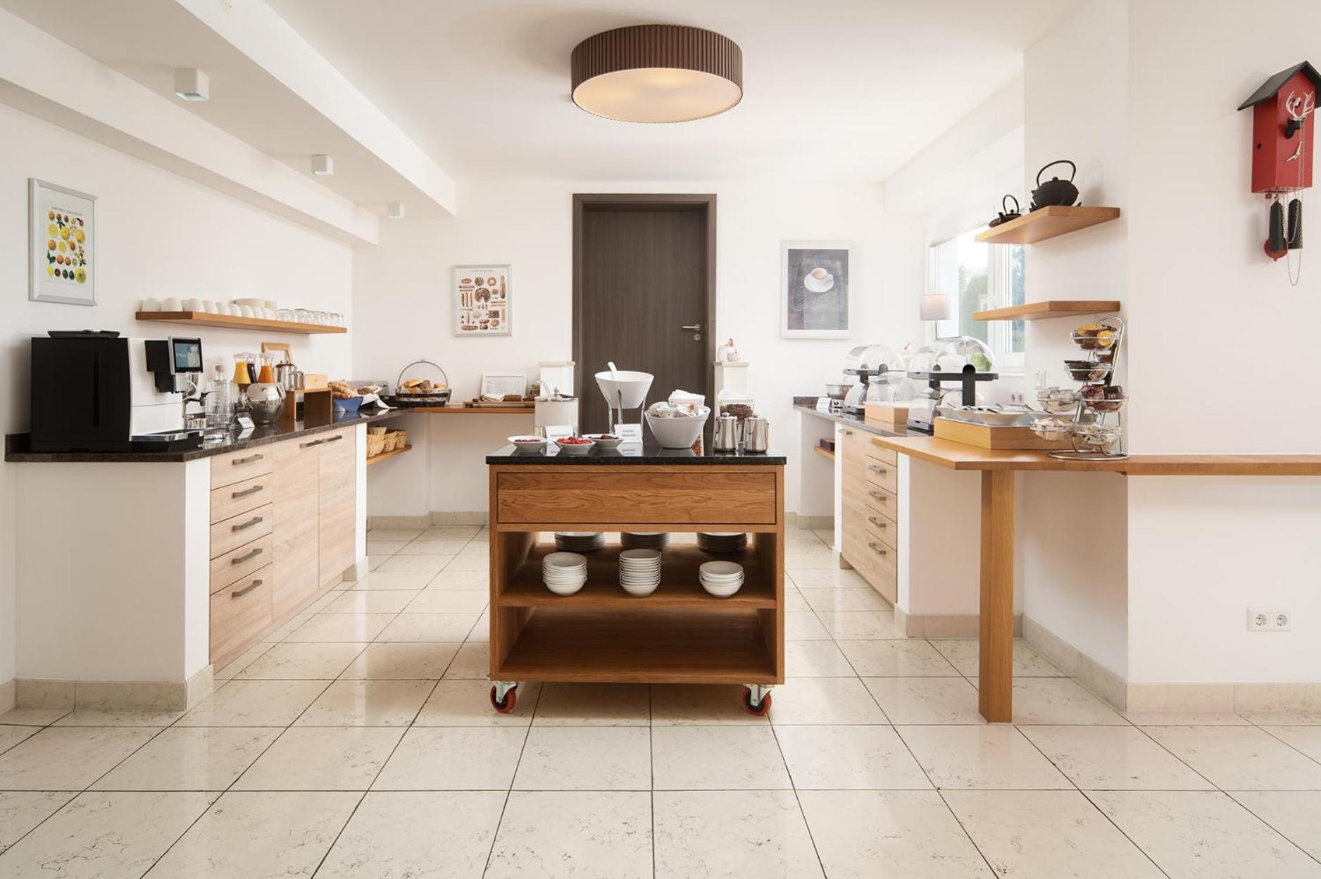 Hotel Vier Jahreszeiten Therme & Kliniken Bad Krozingen Naehe Freiburg & Schwarzwald Ideal Fuer Wellness Kur & Business Ausfluege 24H Check In- Wlan & Parken Gratis Buitenkant foto